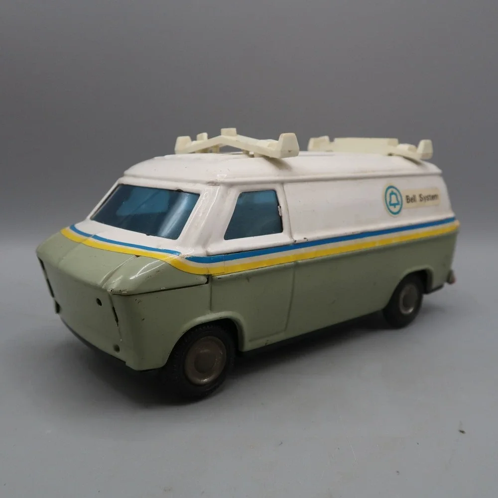 1988 ERTL BELL SYSTEM Pressed Steel Van Truck 1/24 Western Stamping Corp Bank